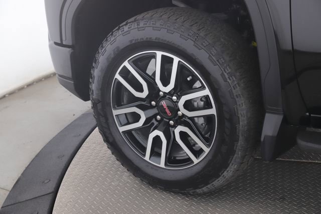 Used 2025 GMC Sierra 1500 AT4 w/ Technology Package AWD/4WD image 13