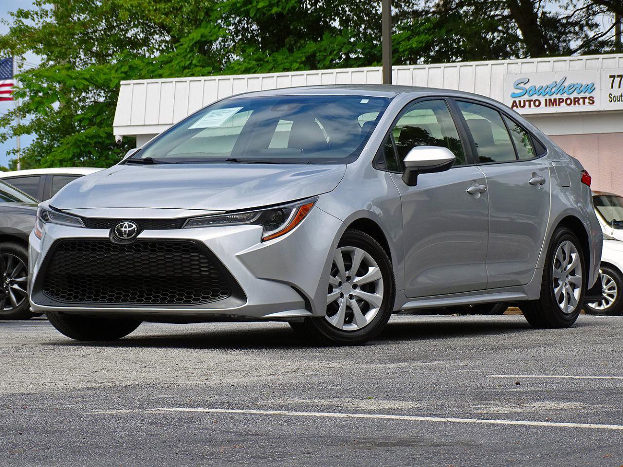 Used 2021 Toyota Corolla LE FWD image 2