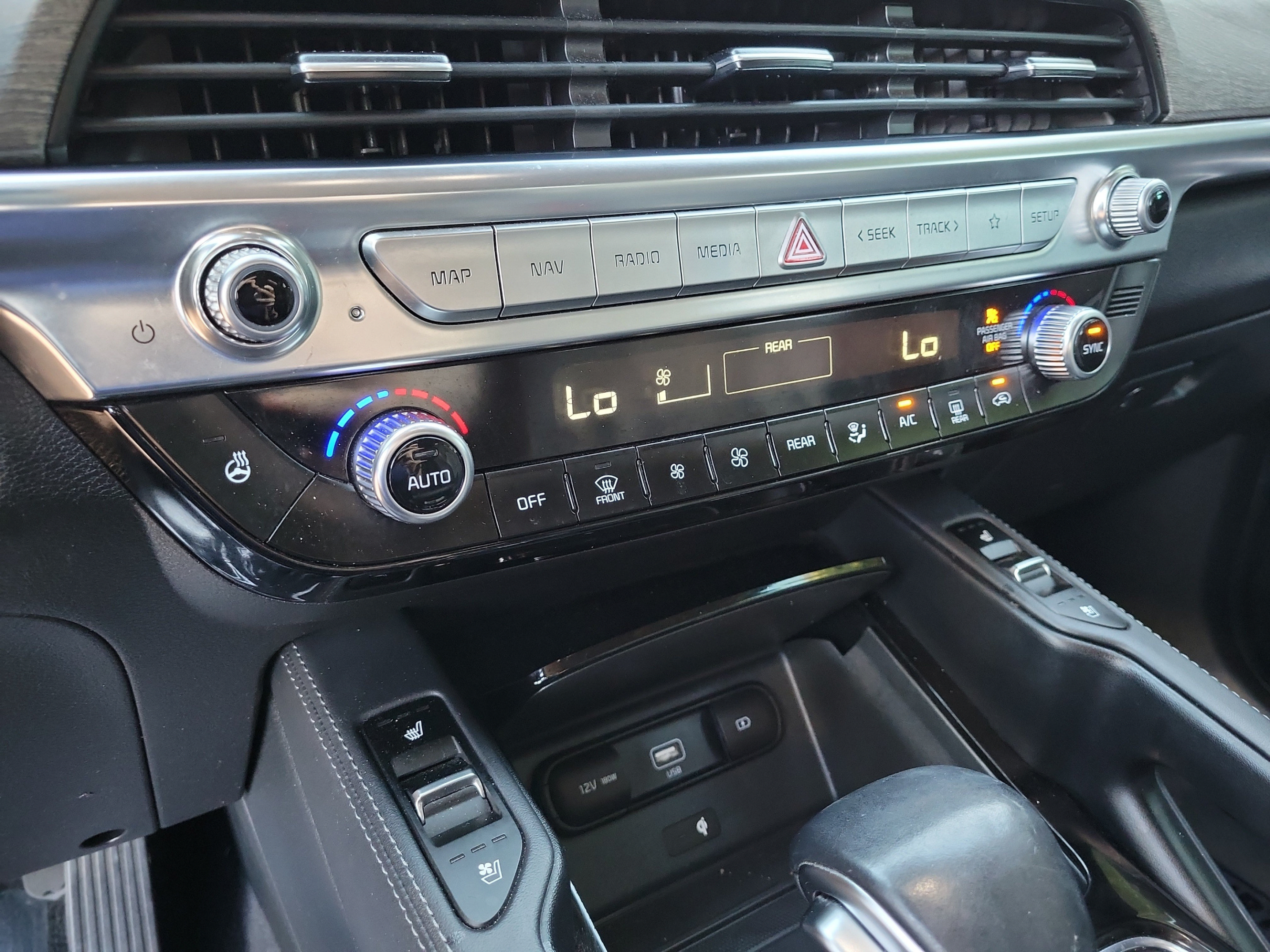 Certified 2022 Kia Telluride EX w/ EX Premium Package AWD/4WD image 19