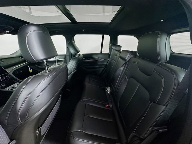 New 2025 Jeep Grand Cherokee Limited w/ Black Appearance Package AWD/4WD image 28