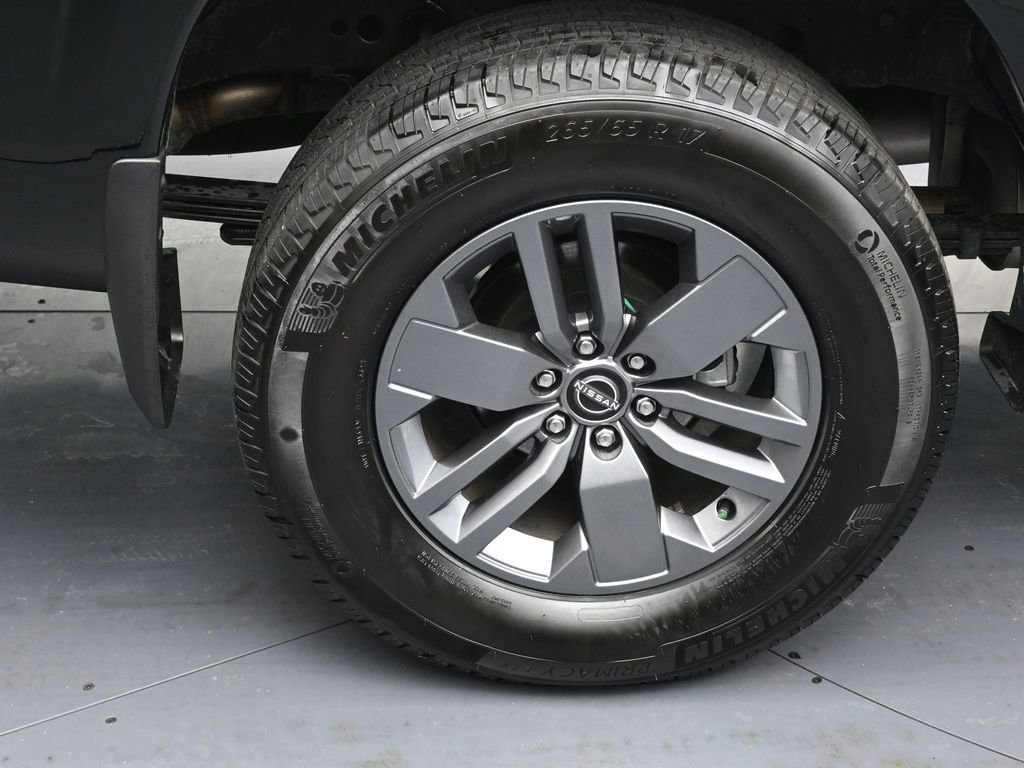 Used 2025 Nissan Frontier SV image 5