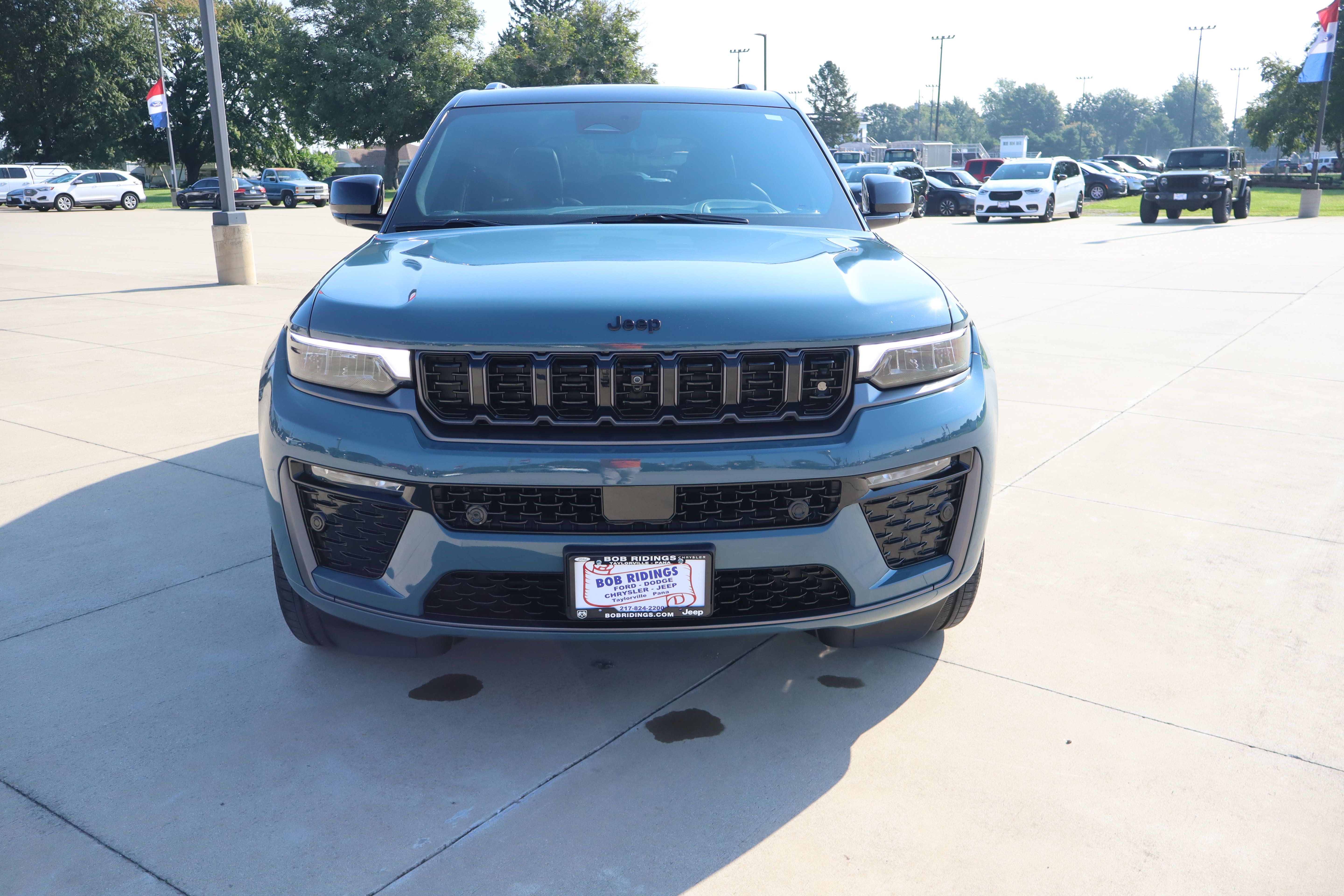 Used 2026 Jeep Grand Cherokee Summit w/ Obsidian Package AWD/4WD image 2