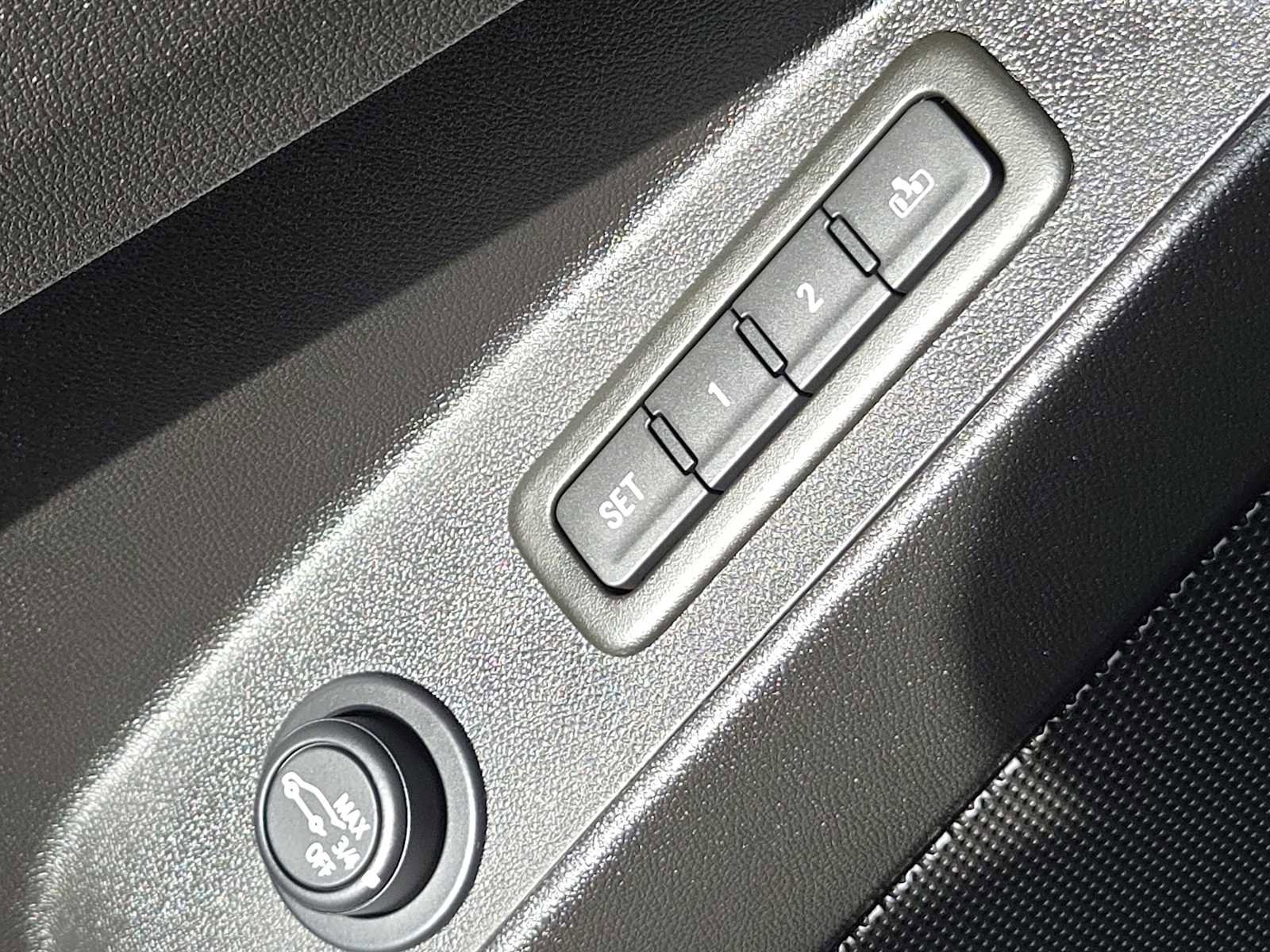 Certified 2024 Chevrolet Equinox Premier image 22