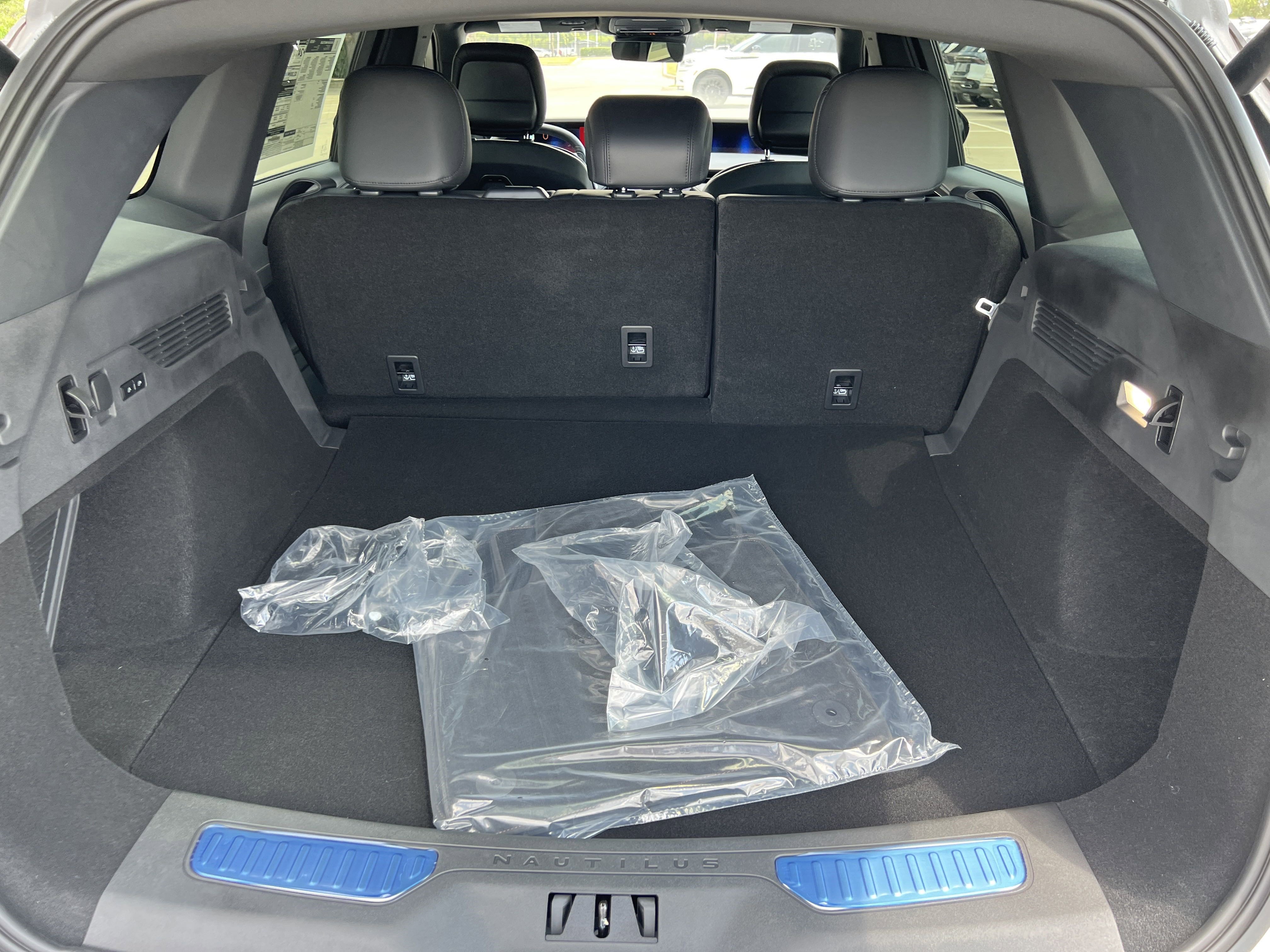 New 2025 Lincoln Nautilus Premier w/ Equipment Group 102A image 31