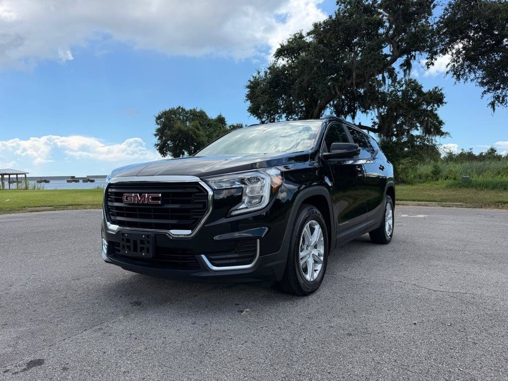 Used 2022 GMC Terrain SLE w/ Driver Convenience Package AWD/4WD image 2