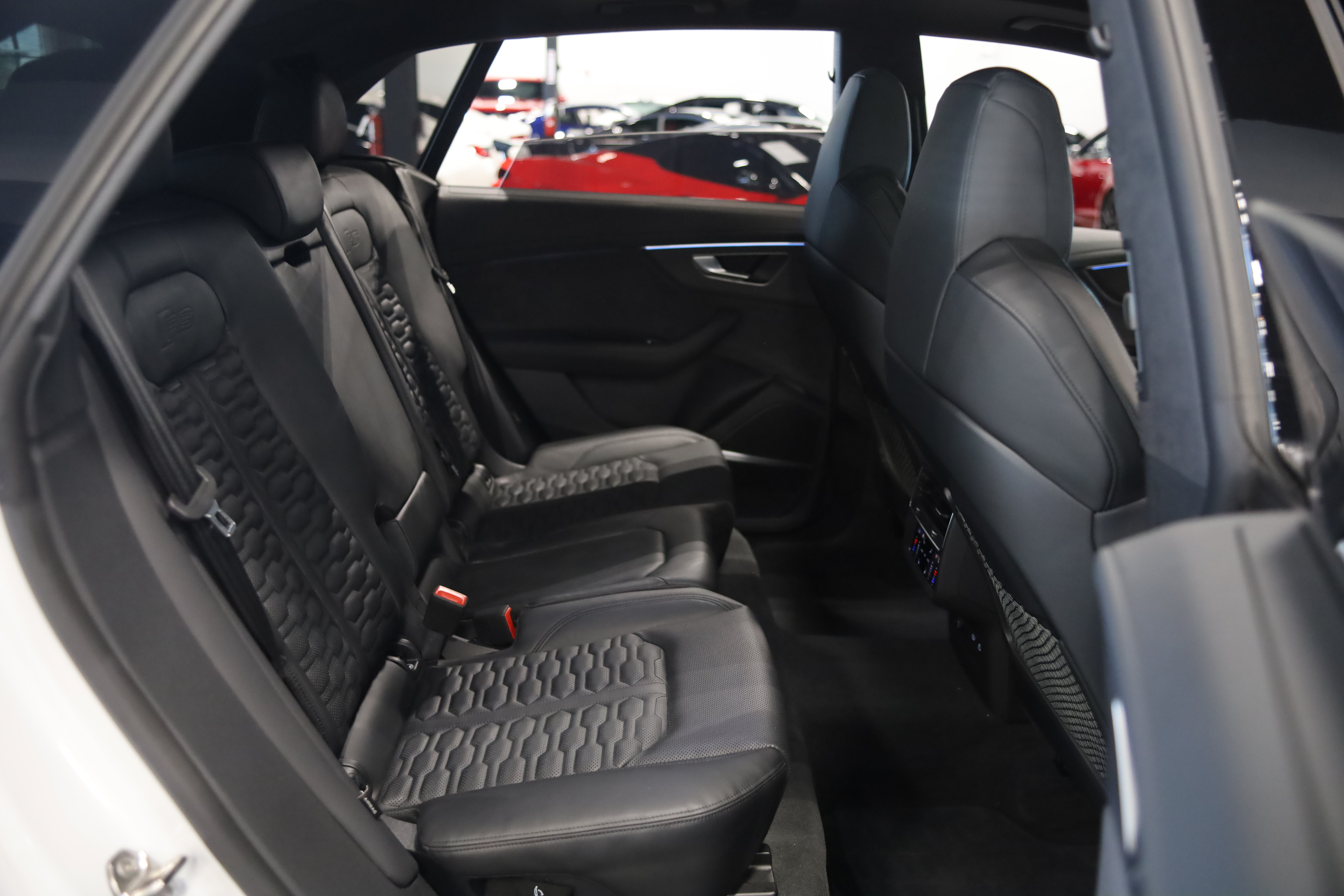 Used 2024 Audi RS Q8 AWD/4WD image 40