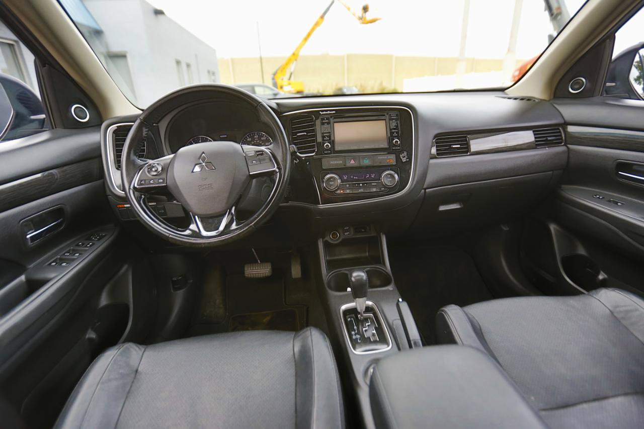 Used 2016 Mitsubishi Outlander SEL AWD/4WD image 12