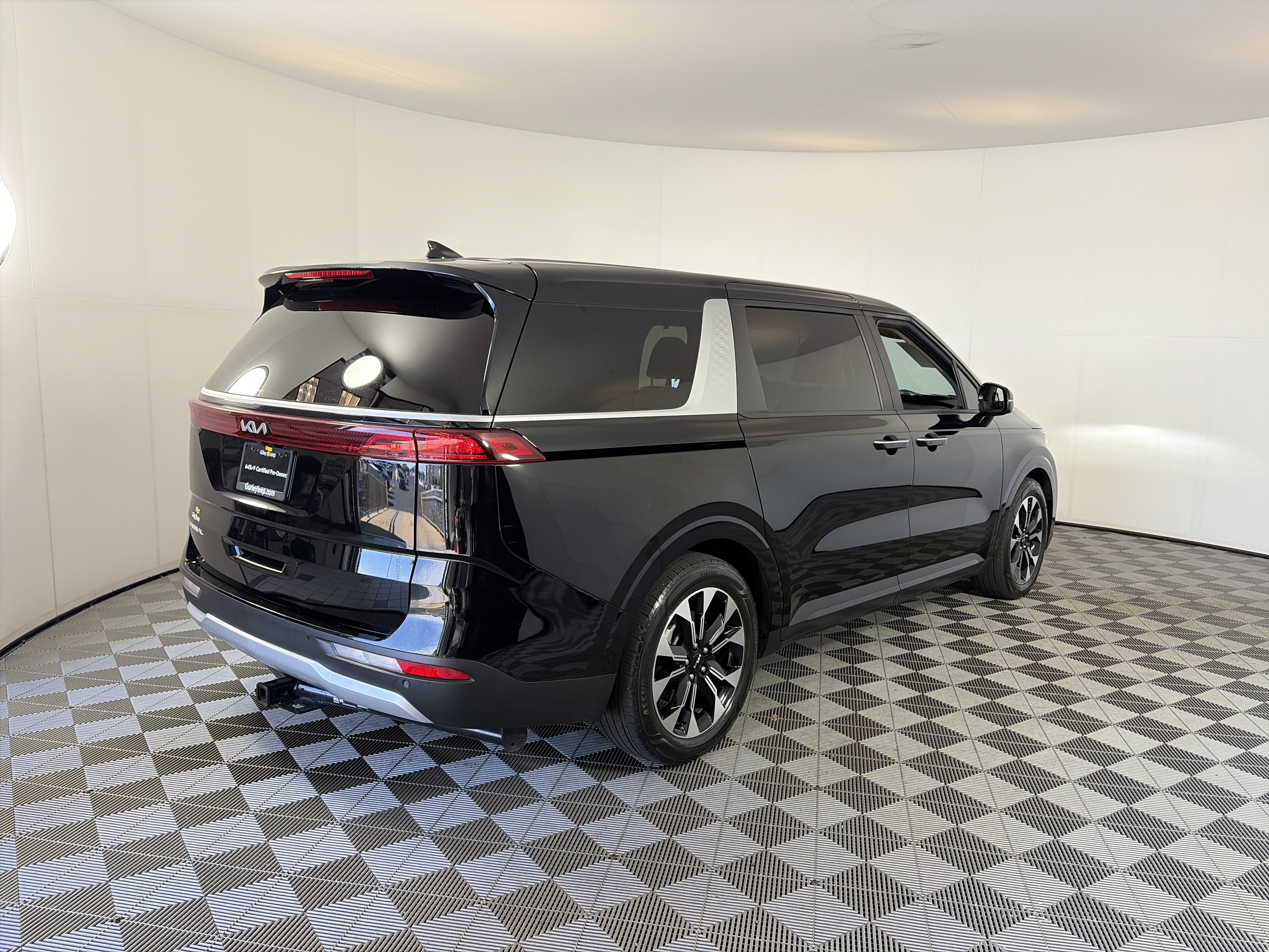 Certified 2023 Kia Carnival EX FWD image 11