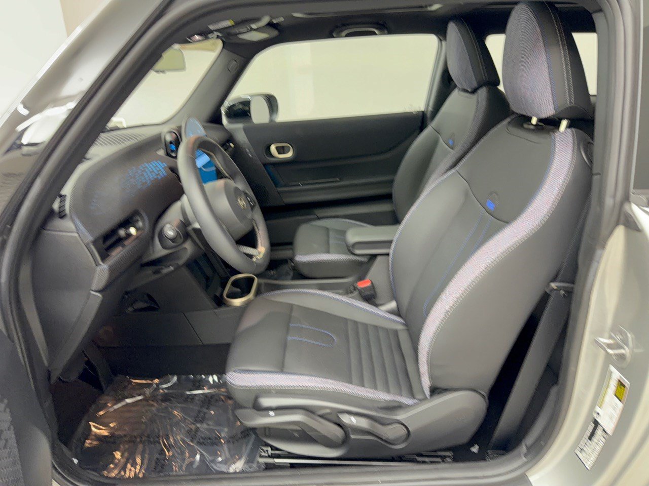 Used 2026 MINI Cooper 2-Door Hardtop FWD image 5