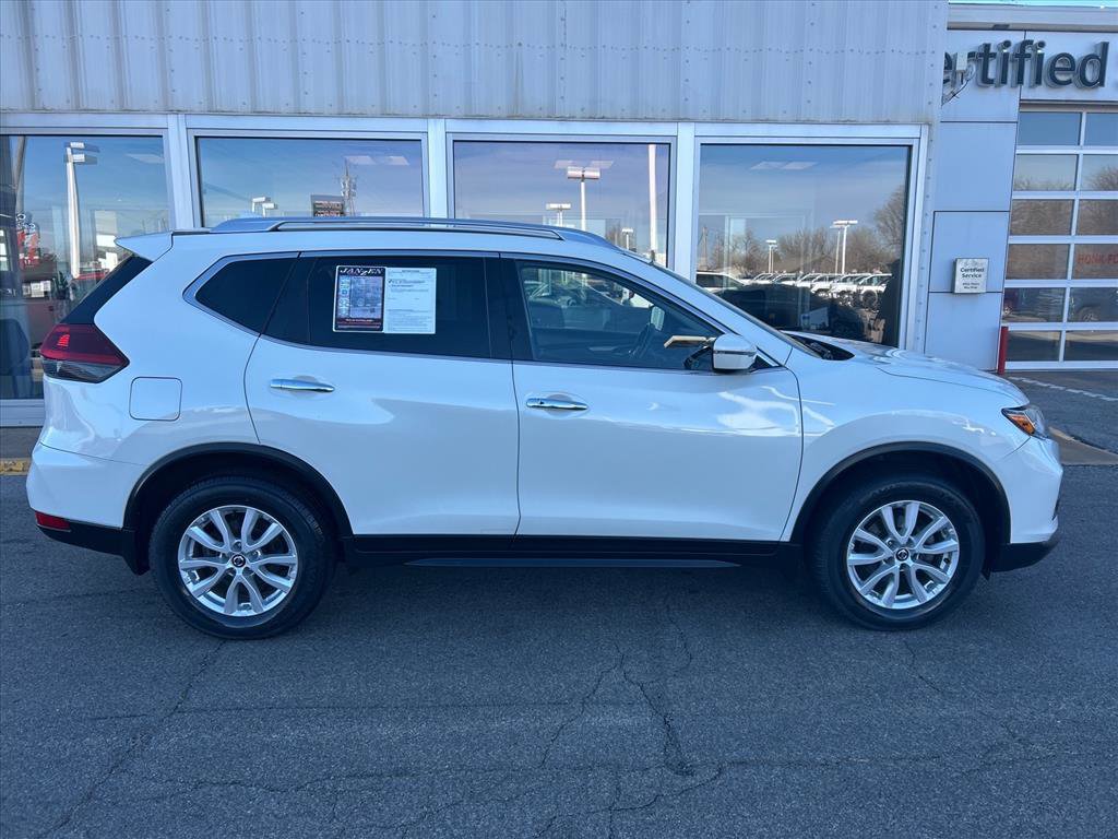 Used 2018 Nissan Rogue SV image 4