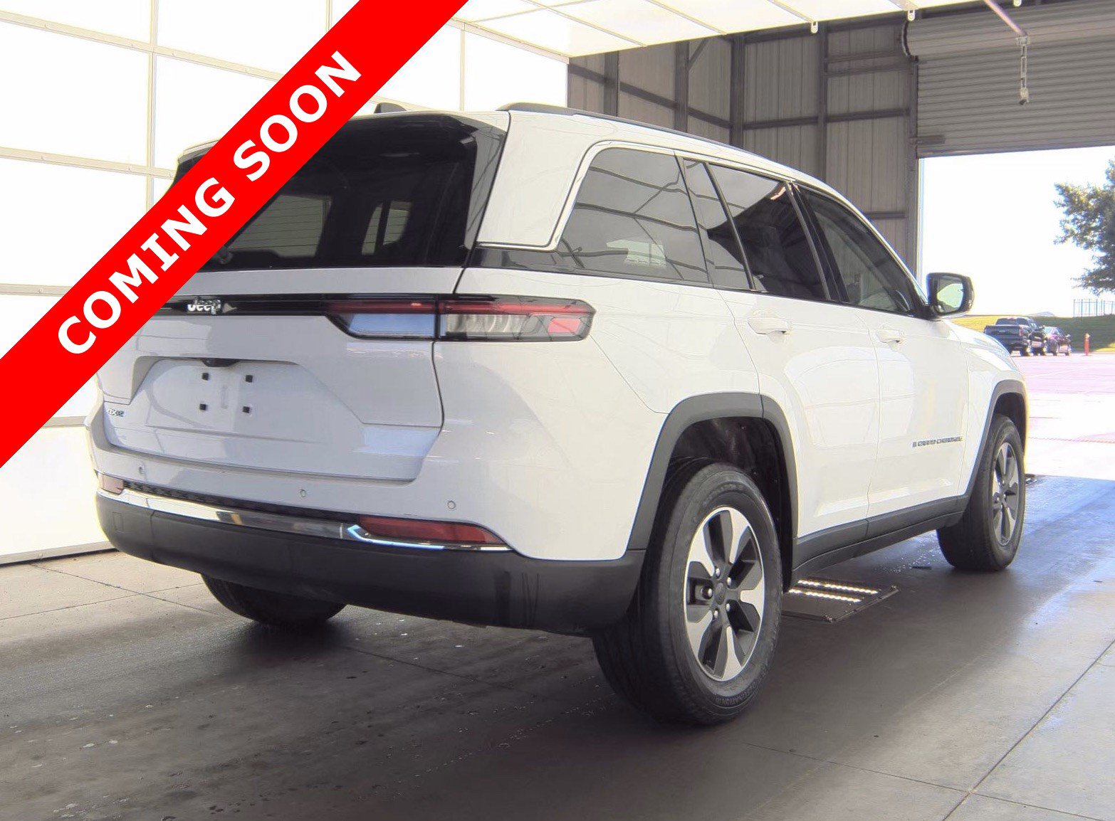 Used 2023 Jeep Grand Cherokee 4WD 4xe image 4