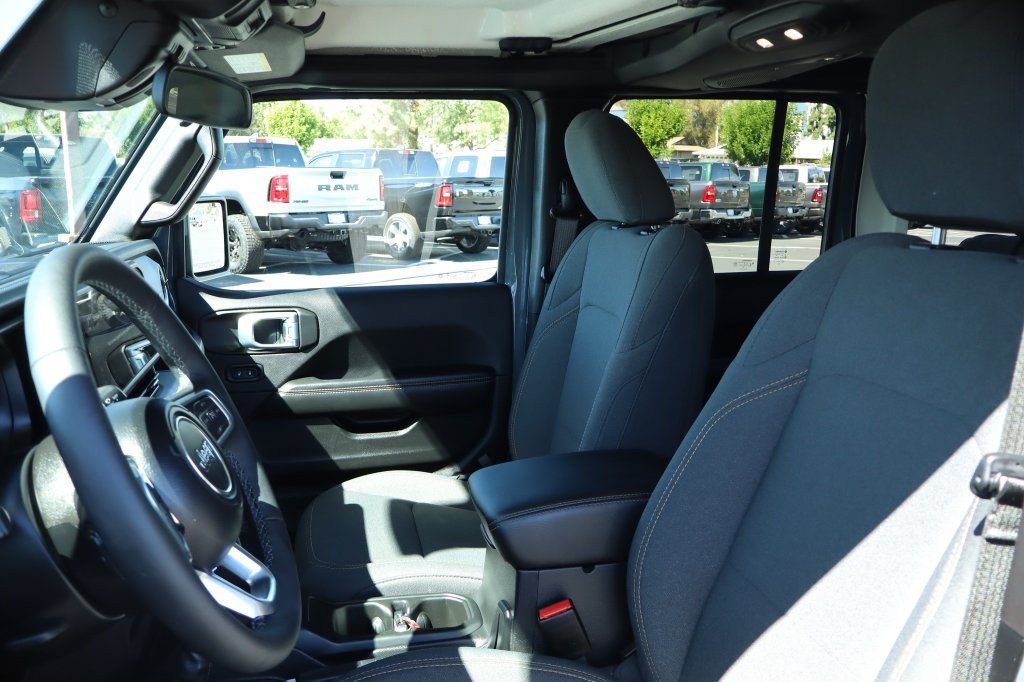 Certified 2026 Jeep Wrangler Unlimited Sahara AWD/4WD image 19