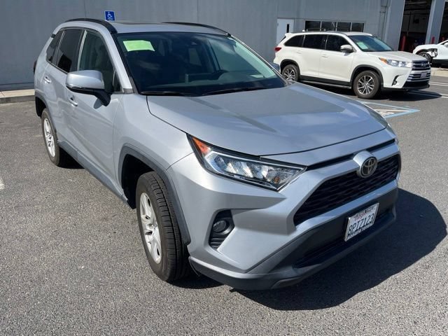 Used 2019 Toyota RAV4 XLE AWD/4WD image 3