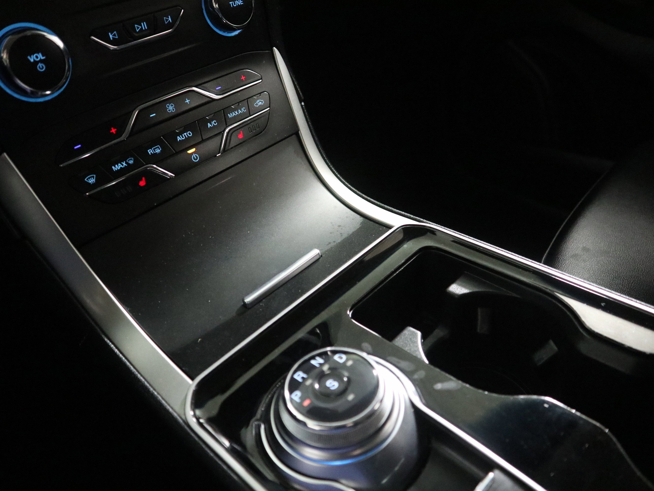 Used 2020 Ford Edge SEL image 27