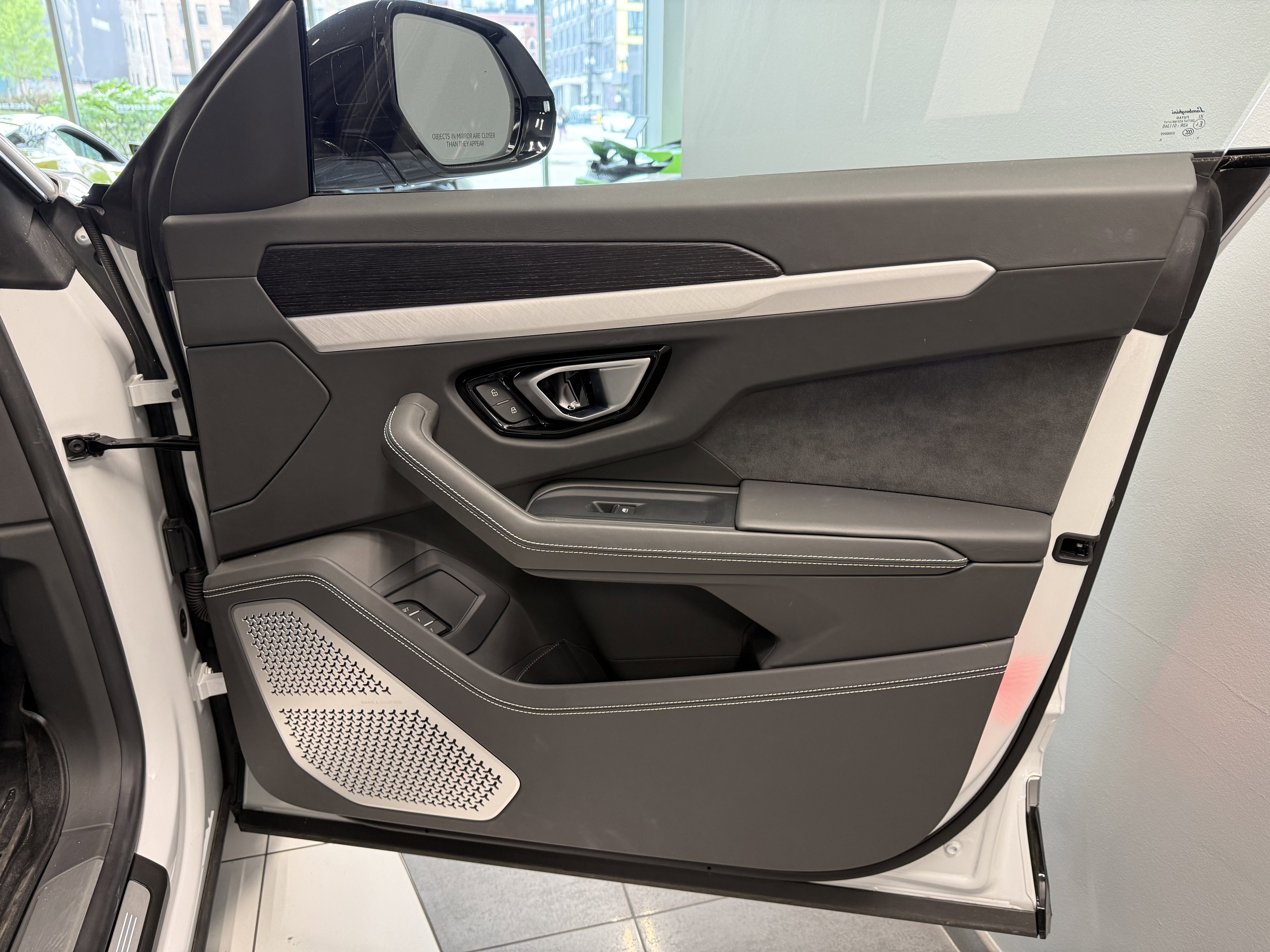 Used 2020 Lamborghini Urus AWD/4WD image 24