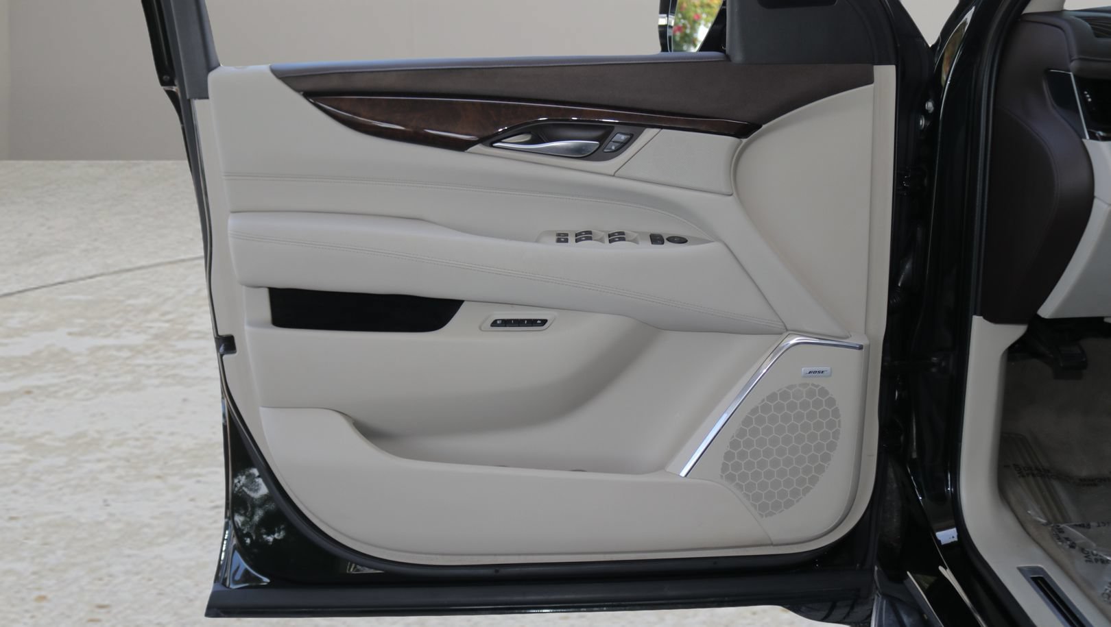 Used 2016 Cadillac Escalade Luxury AWD/4WD image 10