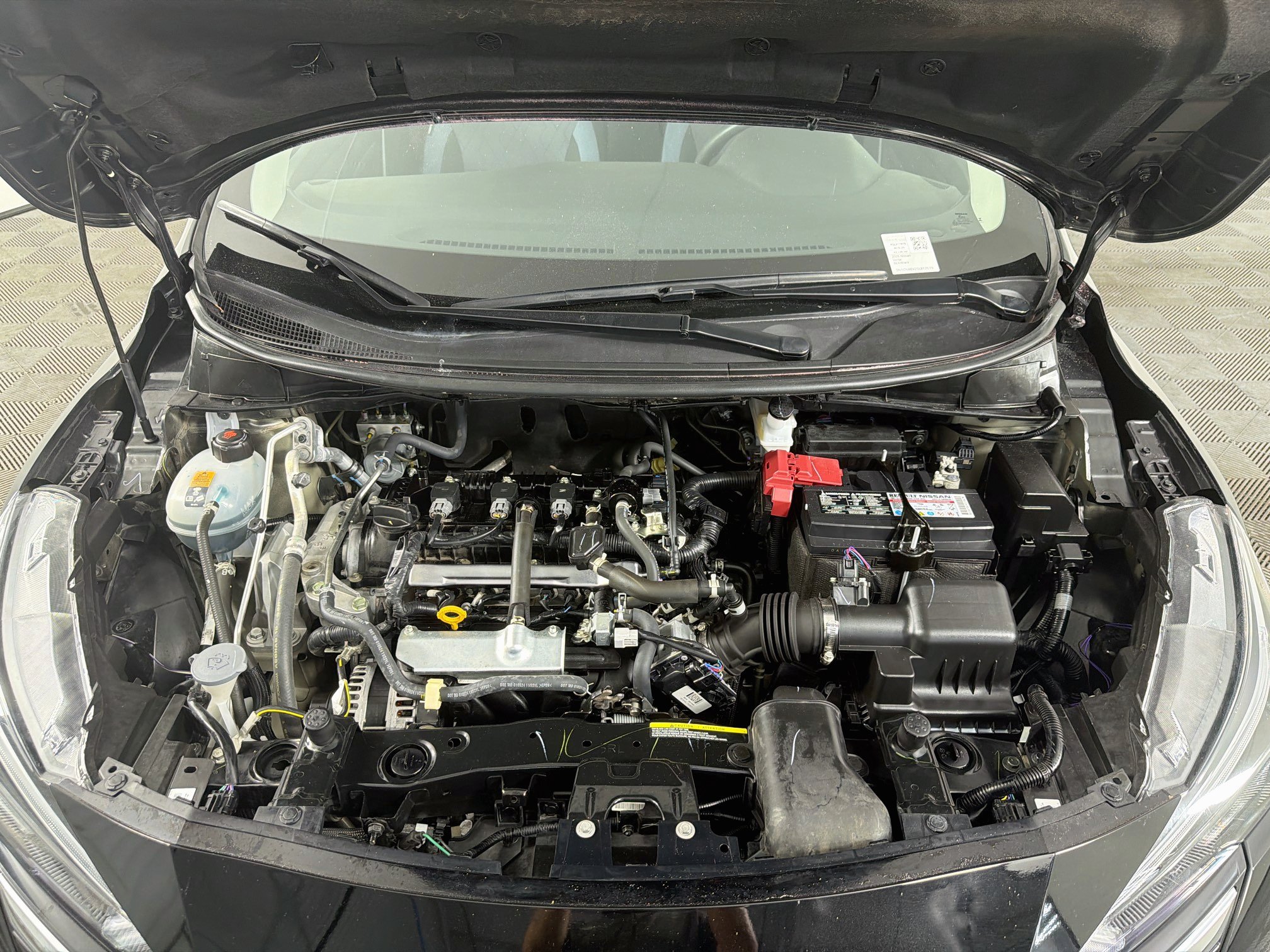 Used 2025 Nissan Versa SV FWD image 33