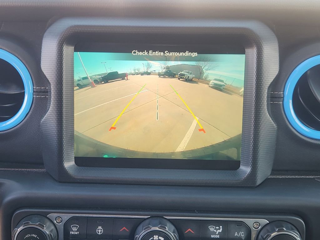 Used 2022 Jeep Wrangler Unlimited Sahara w/ Cold Weather Group image 19