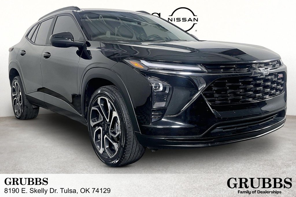 Used 2025 Chevrolet Trax RS w/ Driver Confidence Package FWD image 1