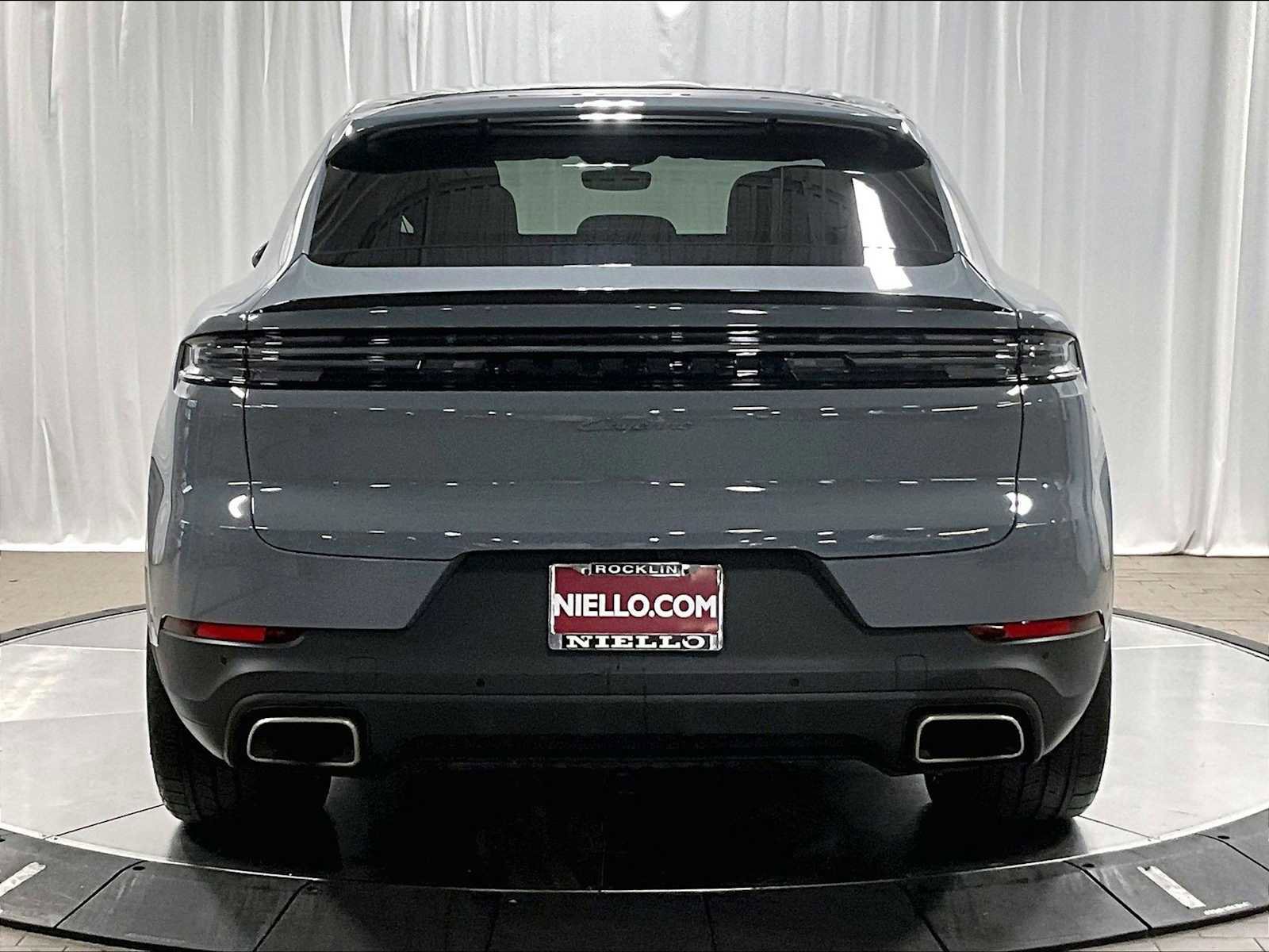 Used 2025 Porsche Cayenne Coupe image 9