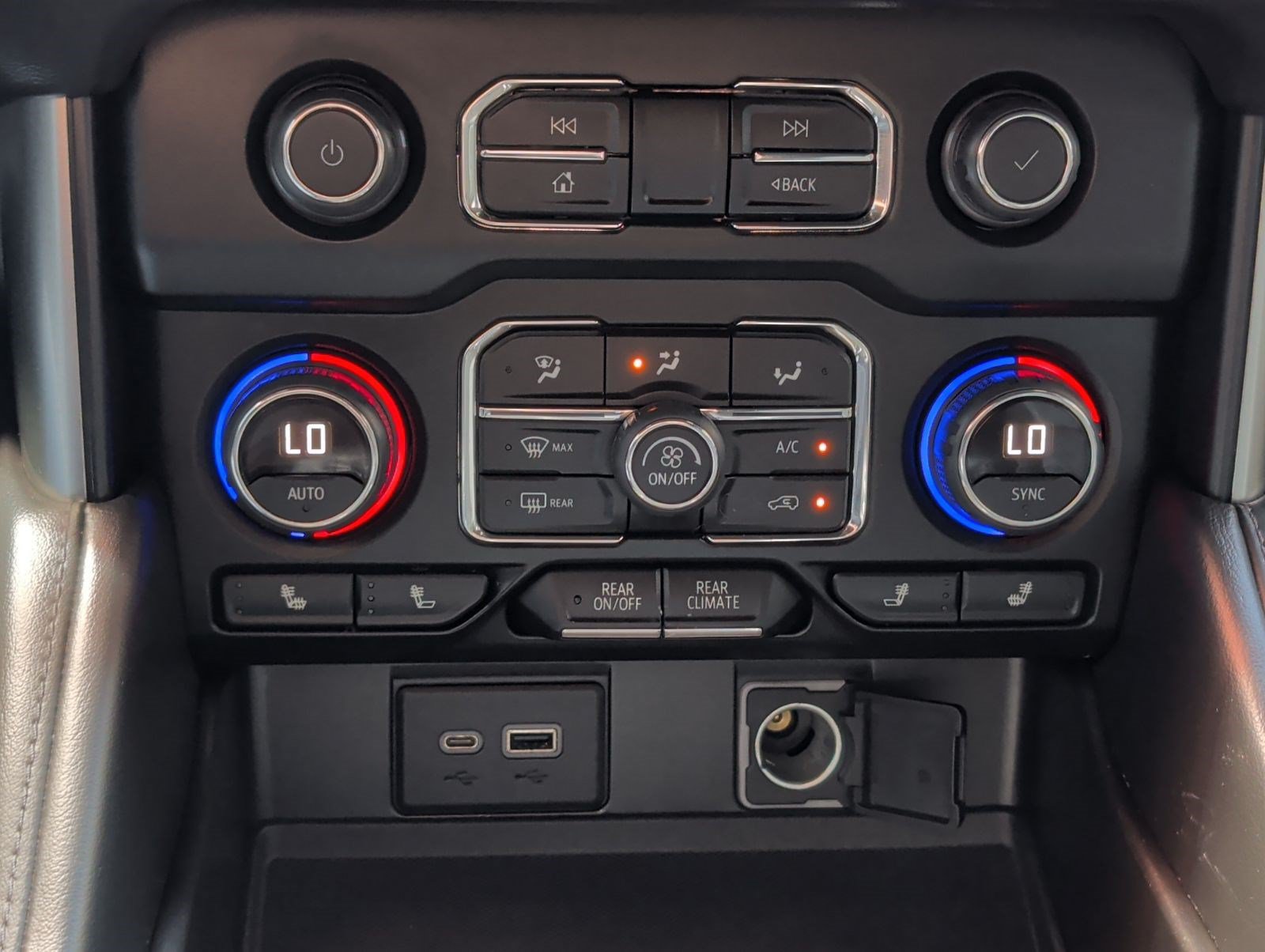 Used 2022 Chevrolet Tahoe Z71 w/ Z71 Off-Road Package AWD/4WD image 20