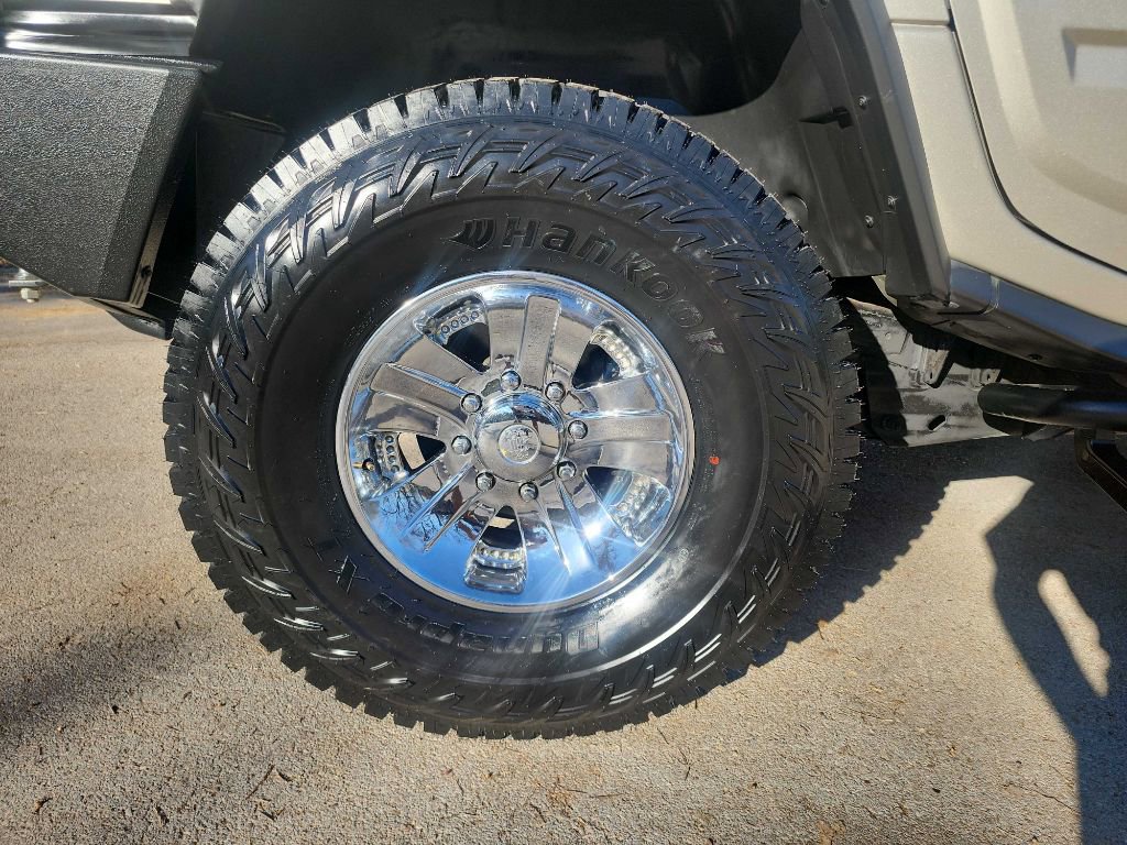 Used 2005 HUMMER H2 w/ Preferred Equipment Group image 9