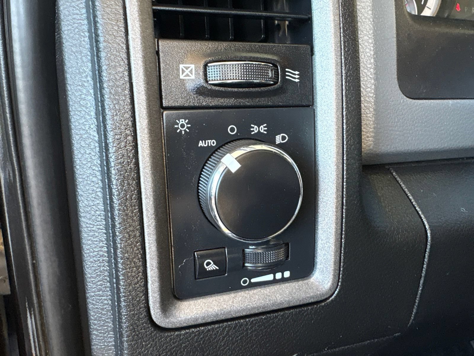 Used 2018 RAM 2500 Tradesman w/ Chrome Appearance Group AWD/4WD image 12