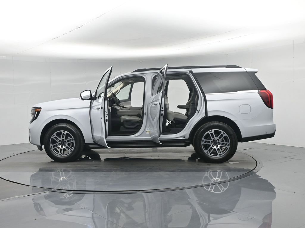 Certified 2025 Ford Expedition Active image 40