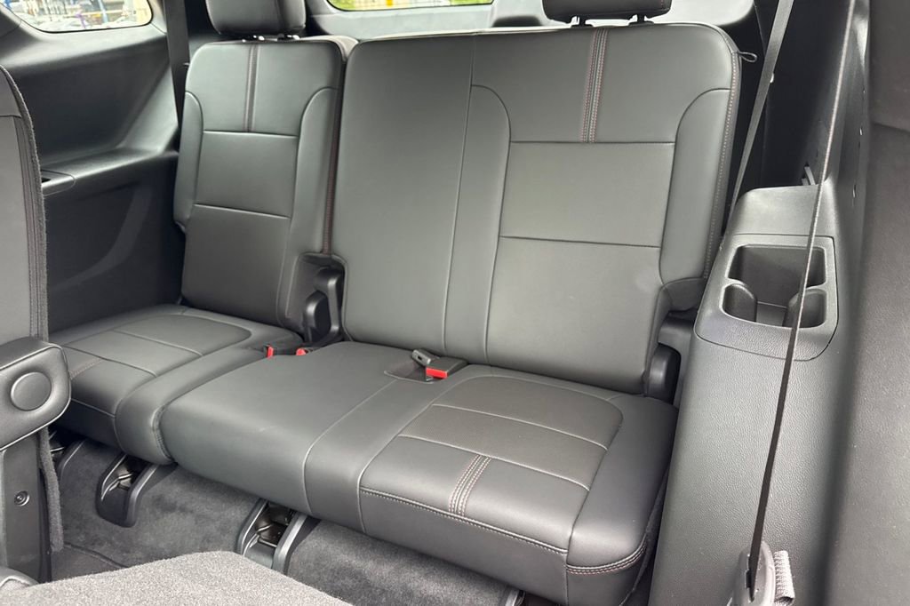Used 2023 Chevrolet Traverse RS w/ LPO, Cargo Package FWD image 17
