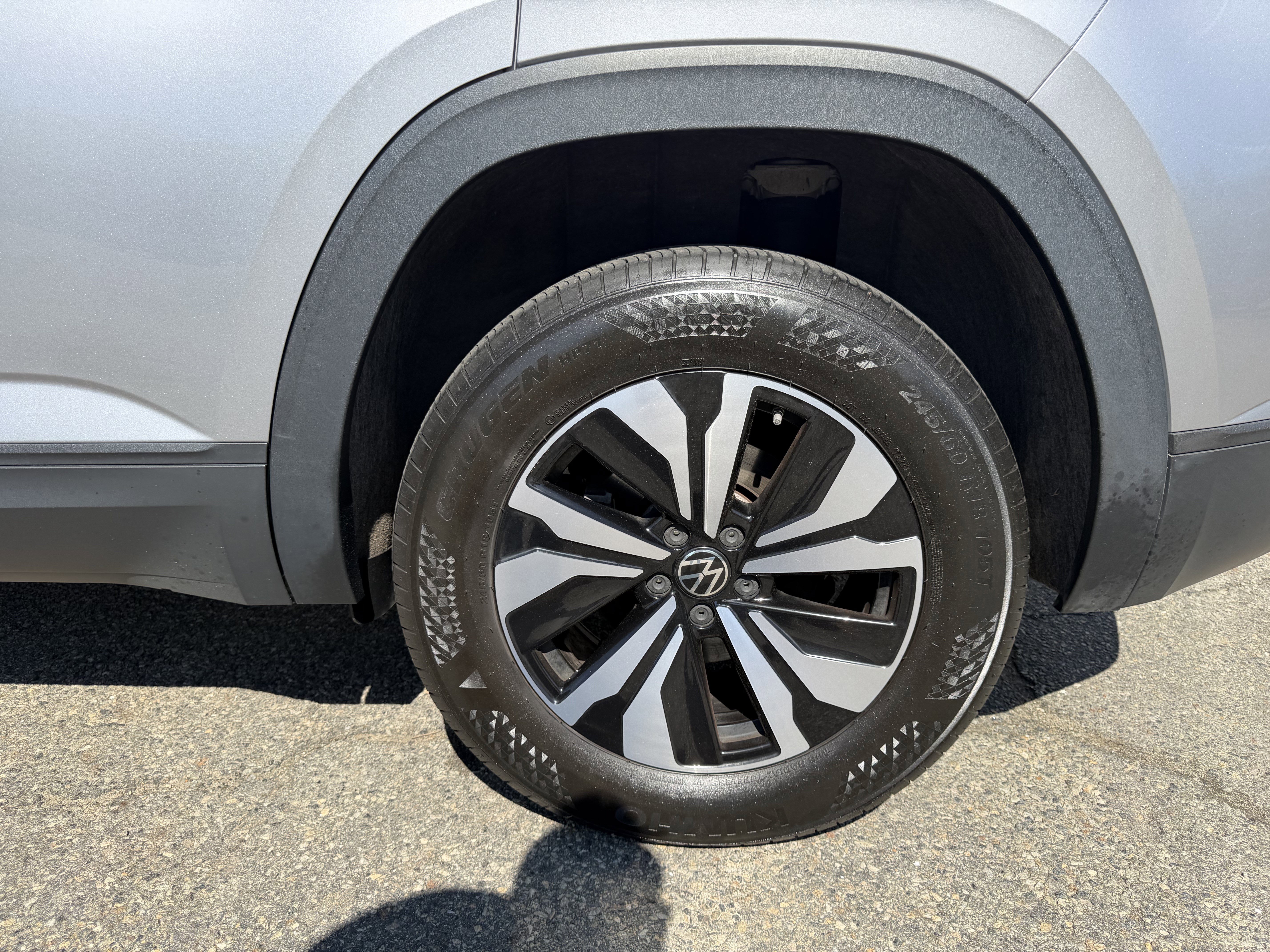 Used 2024 Volkswagen Atlas Cross Sport SE AWD/4WD image 9