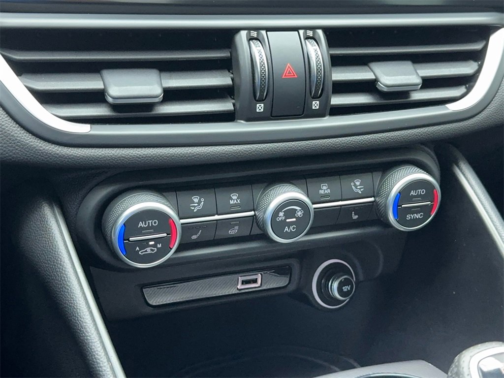 Used 2022 Alfa Romeo Giulia Veloce image 31