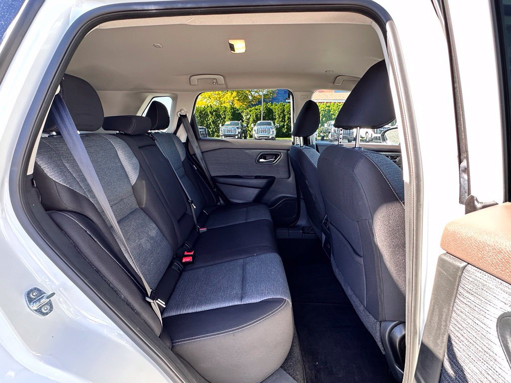 Used 2023 Nissan Rogue SV AWD/4WD image 17