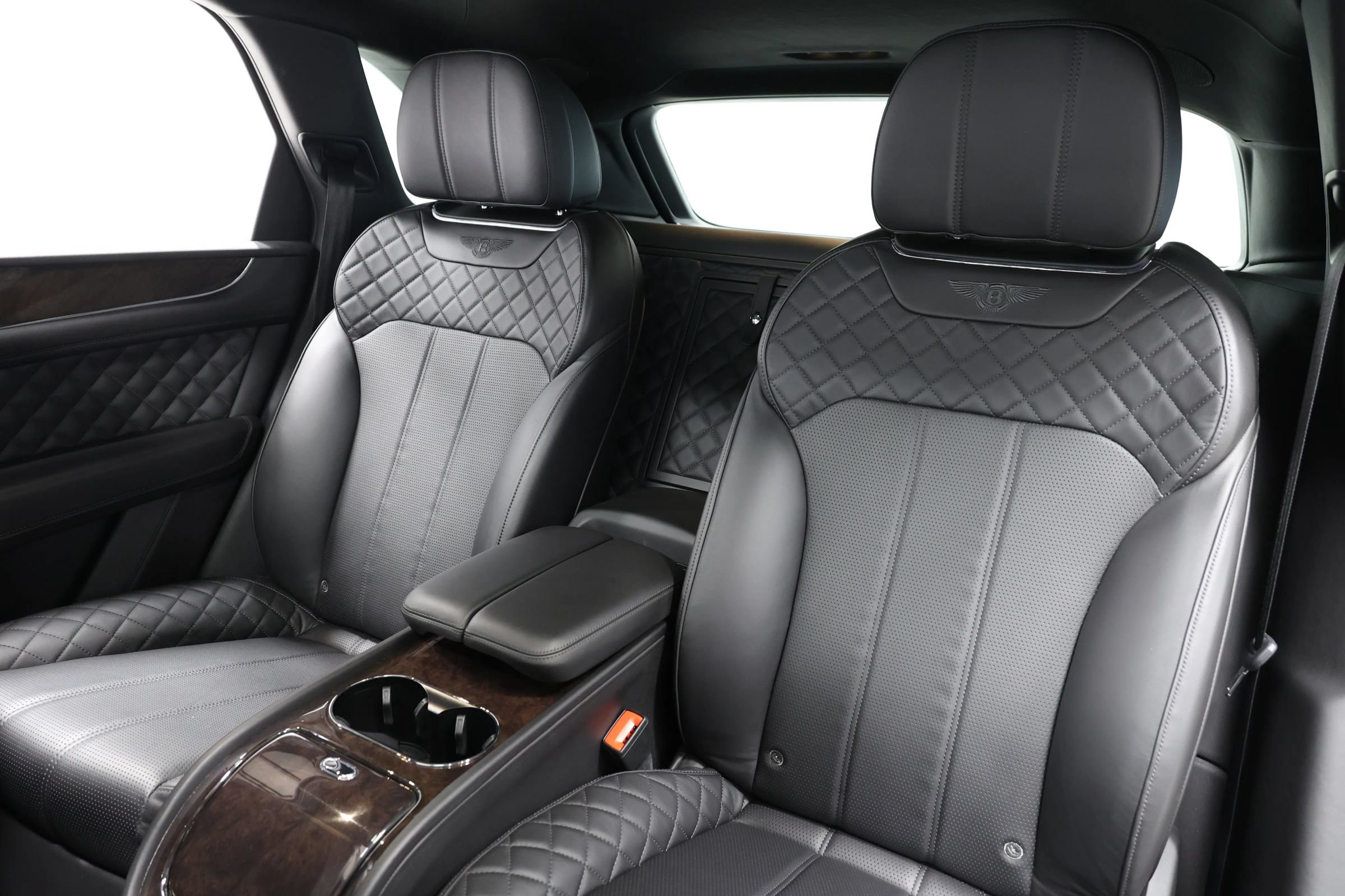 Used 2020 Bentley Bentayga Plug-In Hybrid AWD/4WD image 3