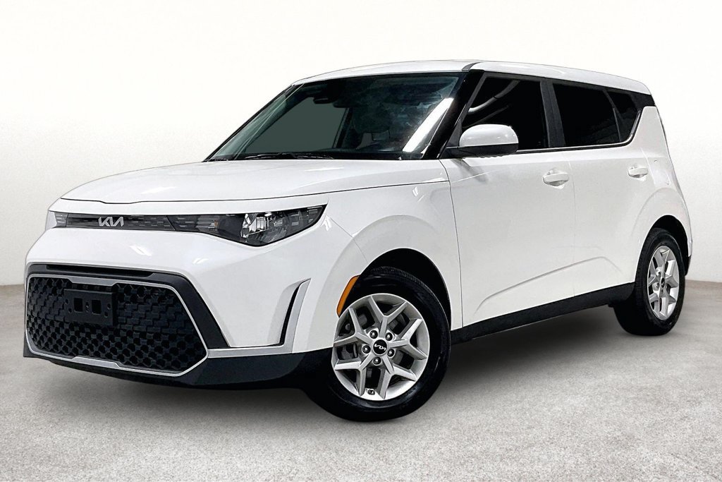 Used 2025 Kia Soul LX w/ LX Technology Package FWD image 14