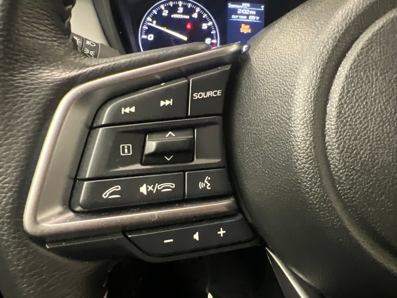 Used 2025 Subaru Outback Premium AWD/4WD image 18