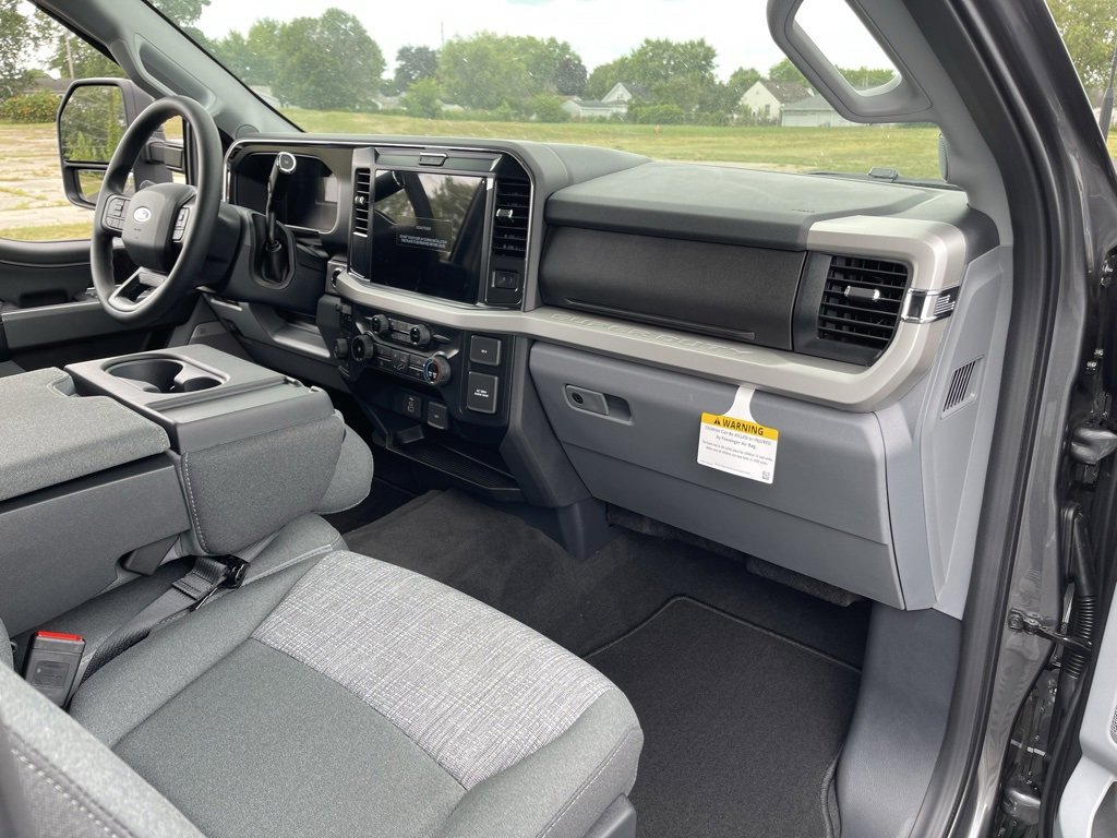 New 2026 Ford F350 4x4 Crew Cab DRW Super Duty image 14