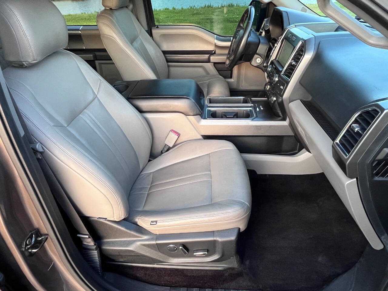 Used 2015 Ford F150 XLT w/ Equipment Group 302A Luxury AWD/4WD image 22