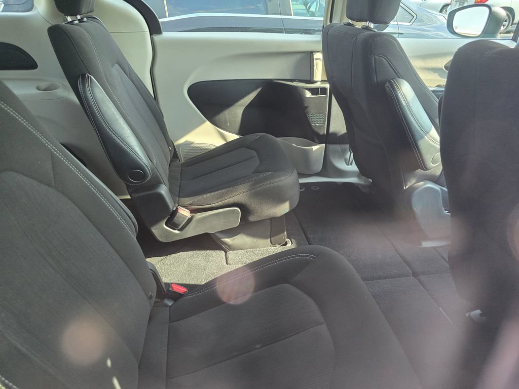 Used 2023 Chrysler Voyager LX FWD image 13