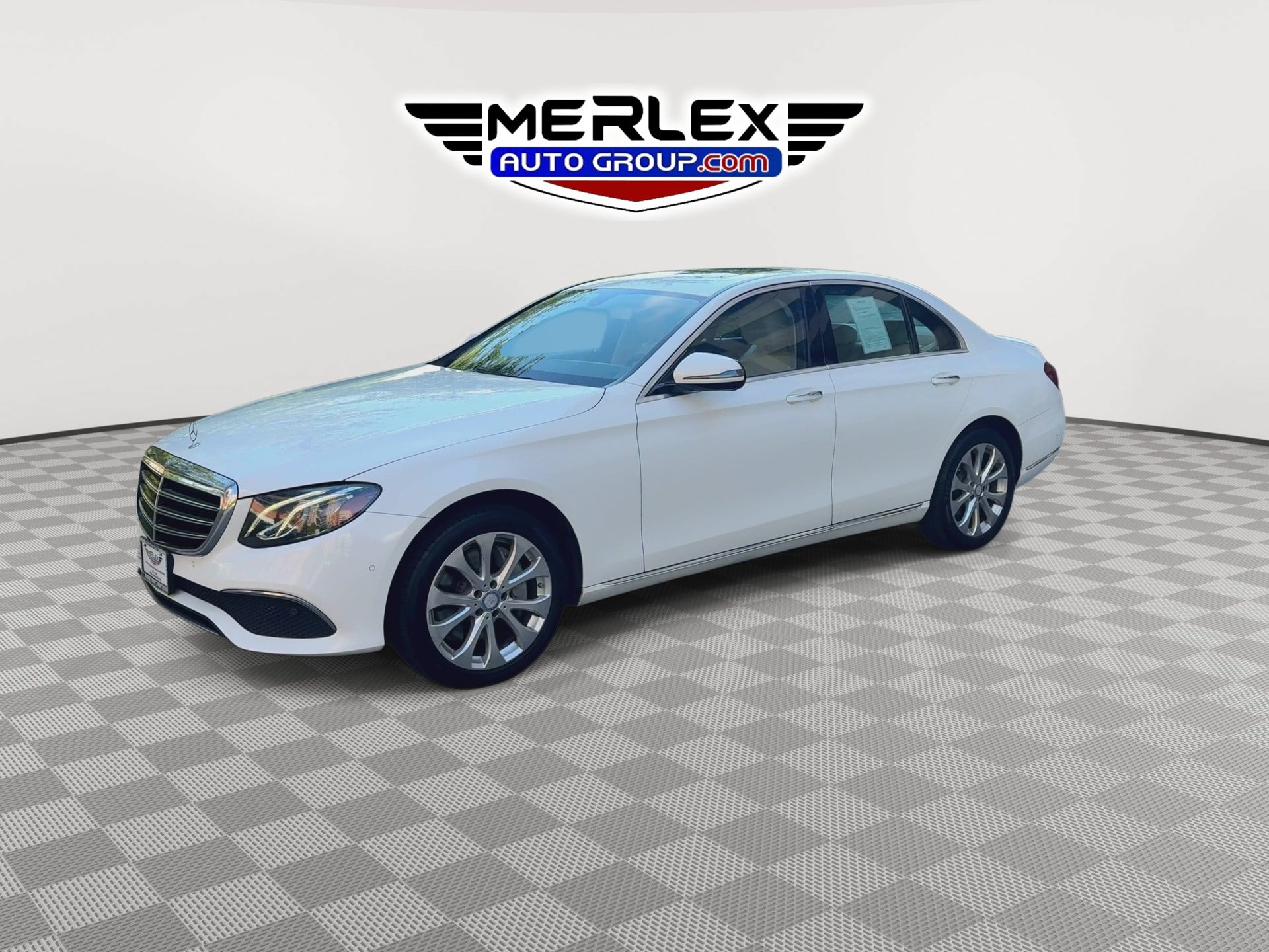 Used 2017 Mercedes-Benz E 300 4MATIC image 4