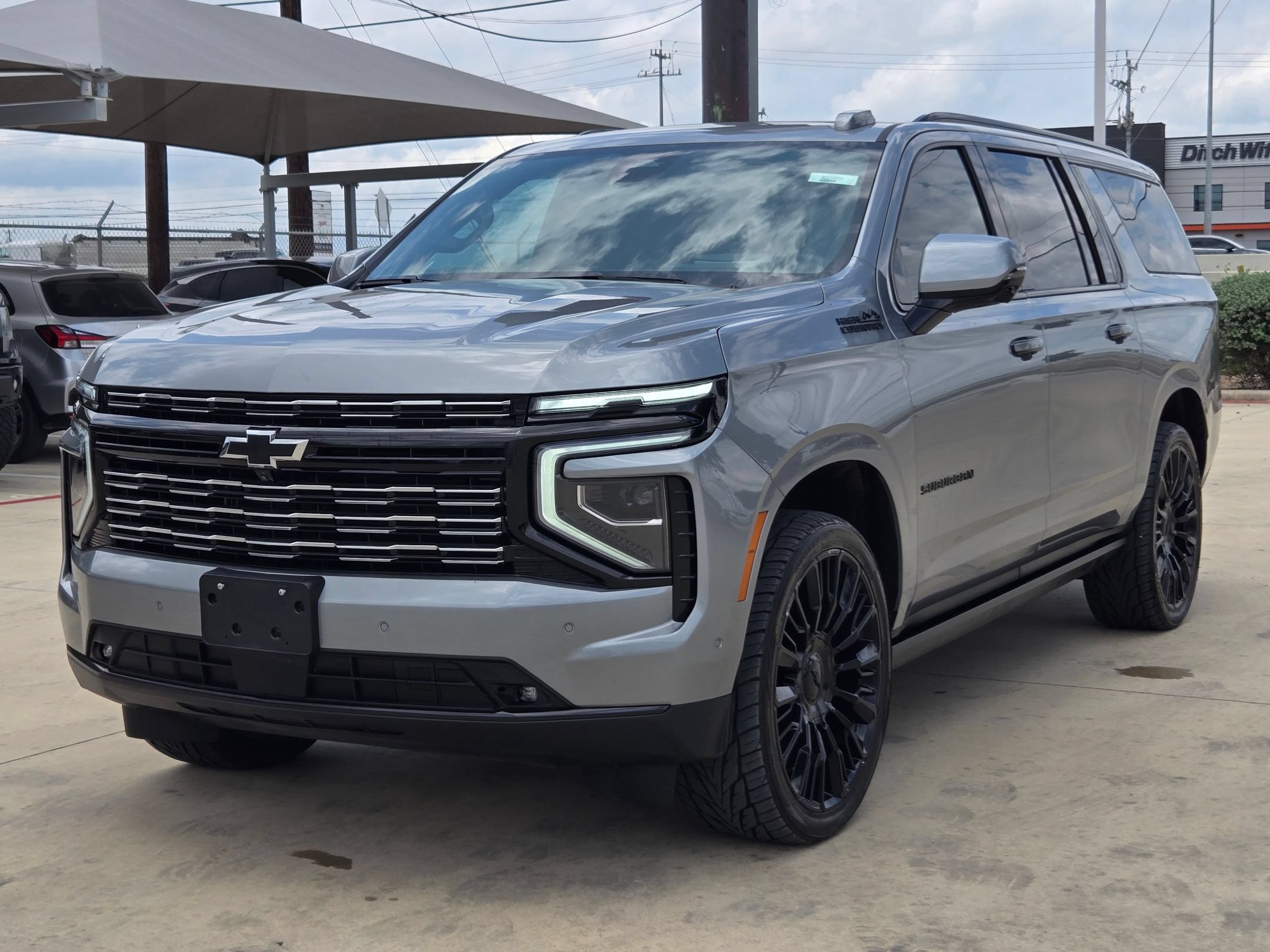 Certified 2025 Chevrolet Suburban High Country AWD/4WD image 3