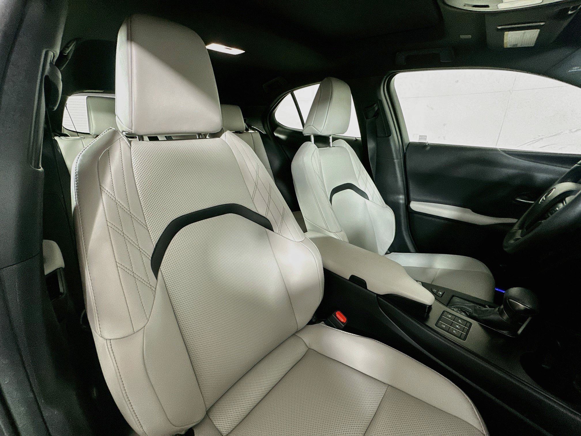 Used 2024 Lexus UX 250h AWD w/ Premium Package image 26