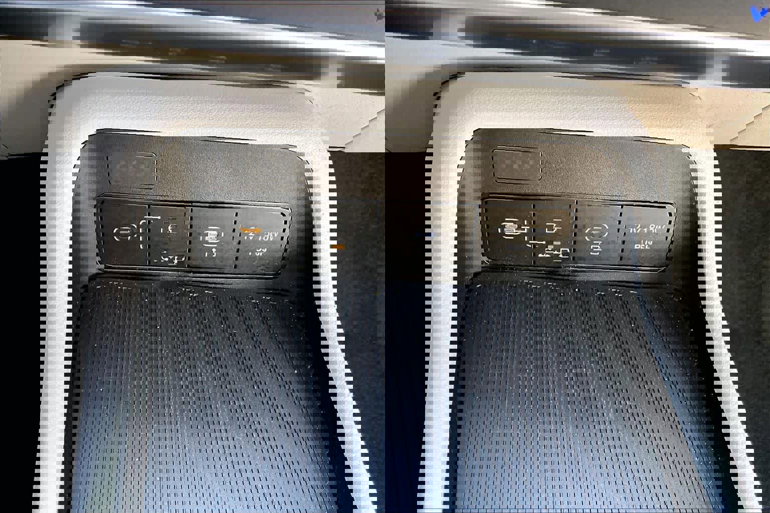 Used 2025 Hyundai Kona SEL image 34