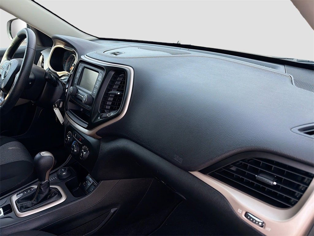 Used 2017 Jeep Cherokee Sport image 27