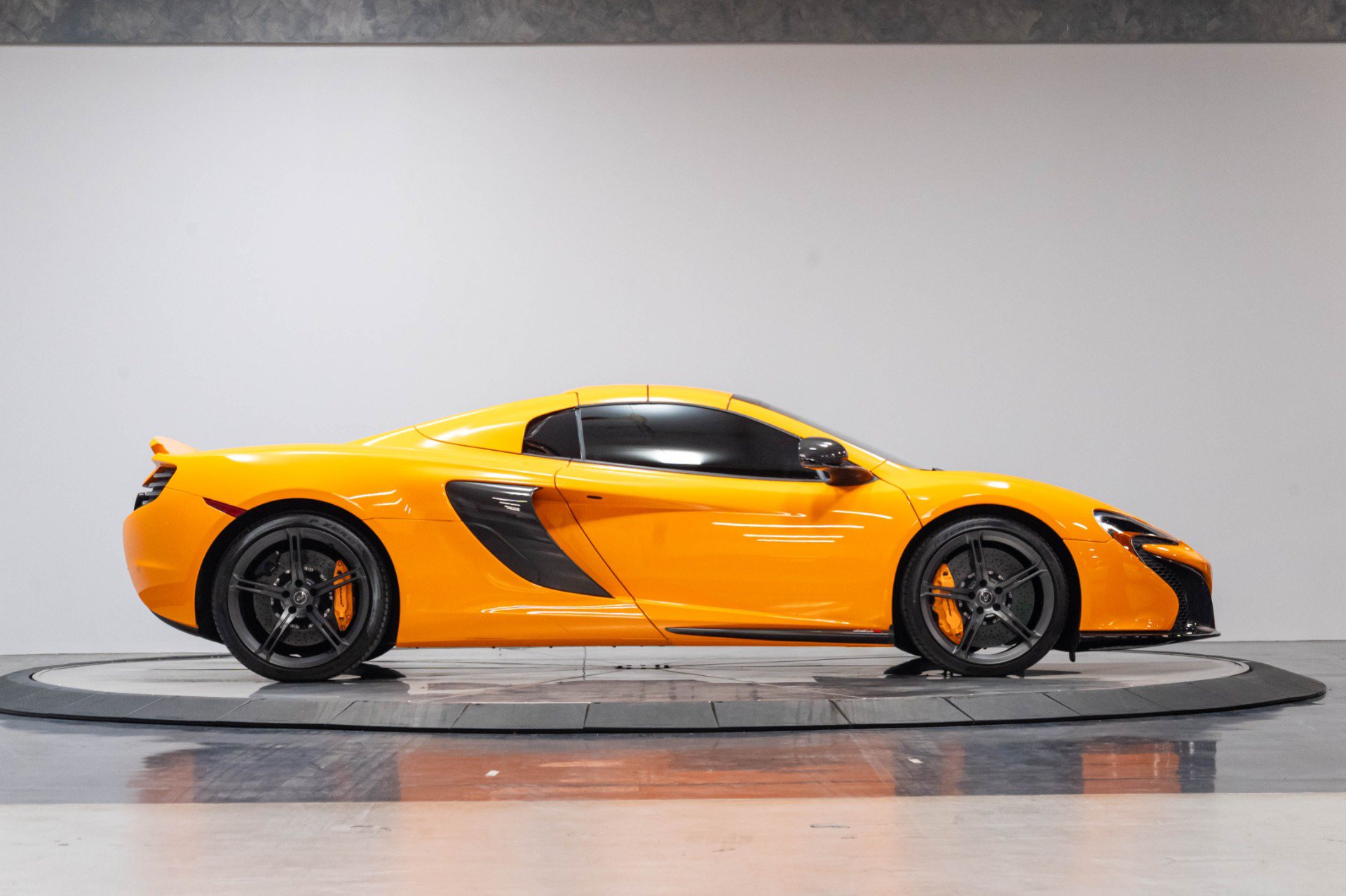 Used 2015 McLaren 650S Spider RWD image 25