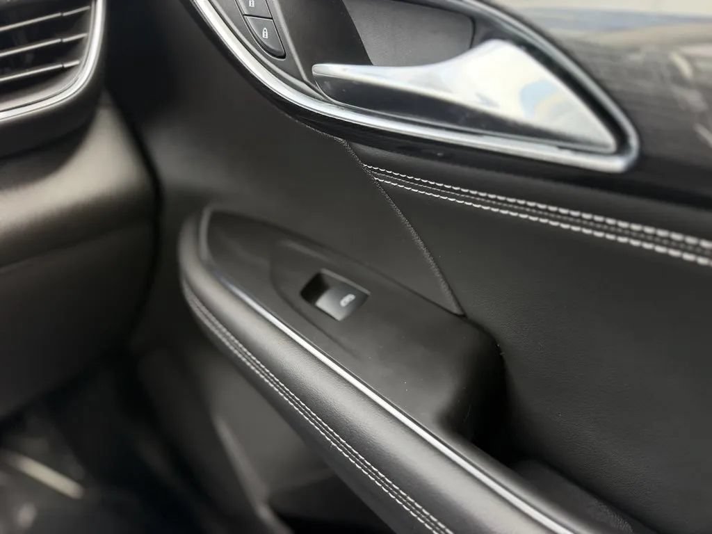 Used 2022 Buick Envision Preferred FWD image 13