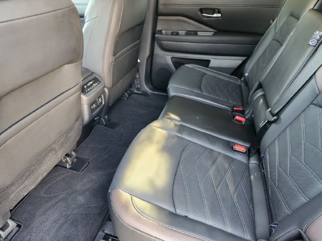 Used 2025 Nissan Pathfinder Platinum w/ Cargo Package FWD image 31