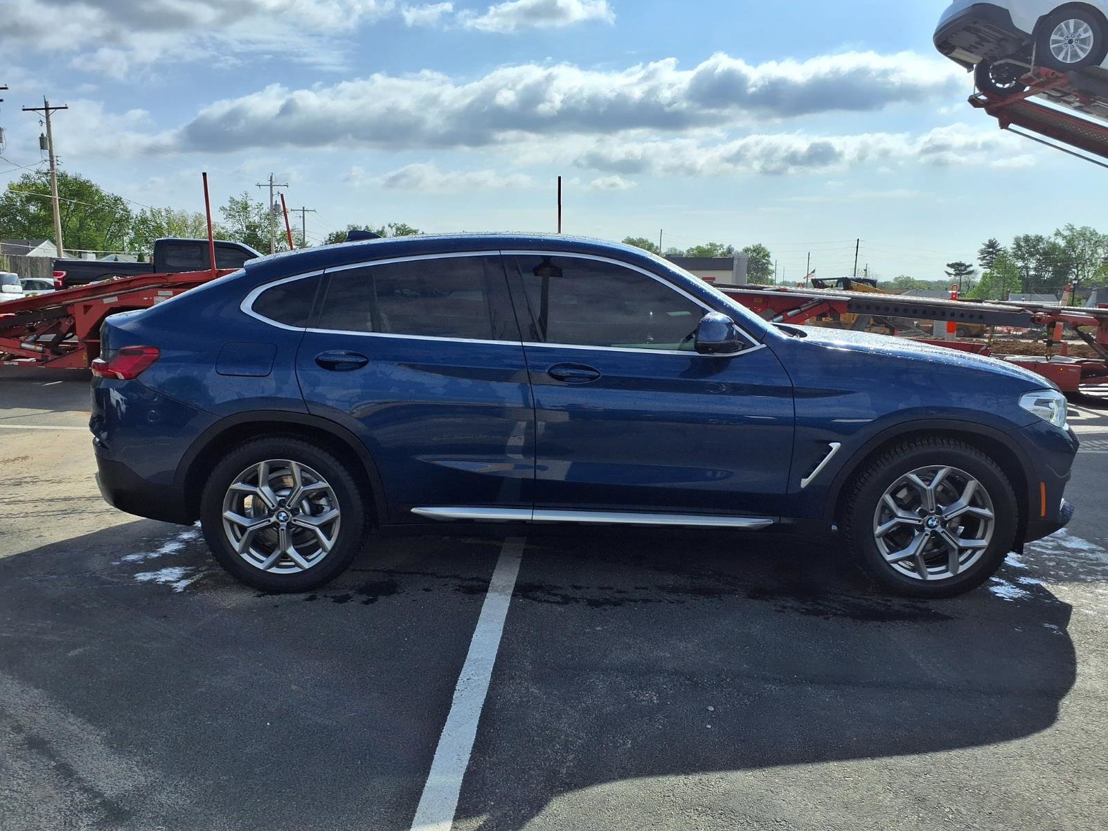 Used 2021 BMW X4 xDrive30i w/ Premium Package image 2