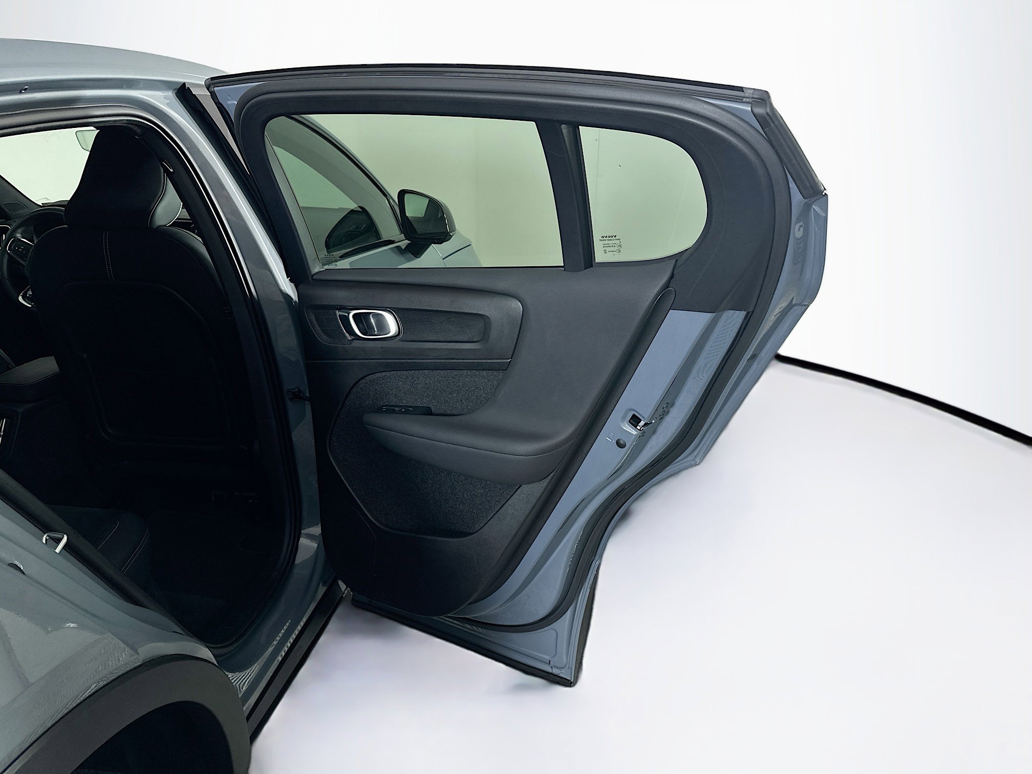 Used 2023 Volvo C40 P8 Recharge Plus AWD/4WD image 31