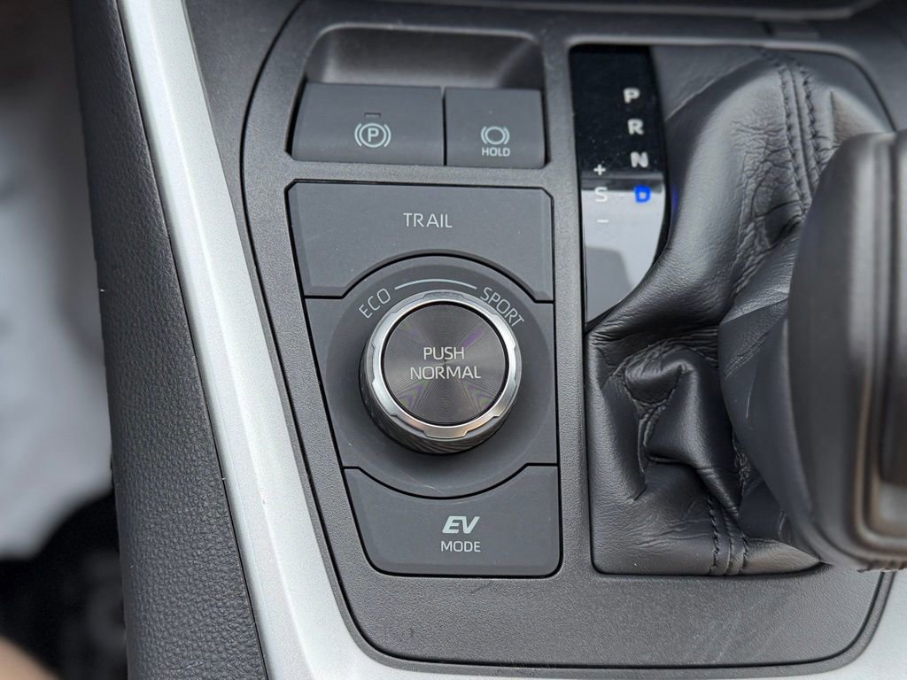 Used 2021 Toyota RAV4 XLE image 20