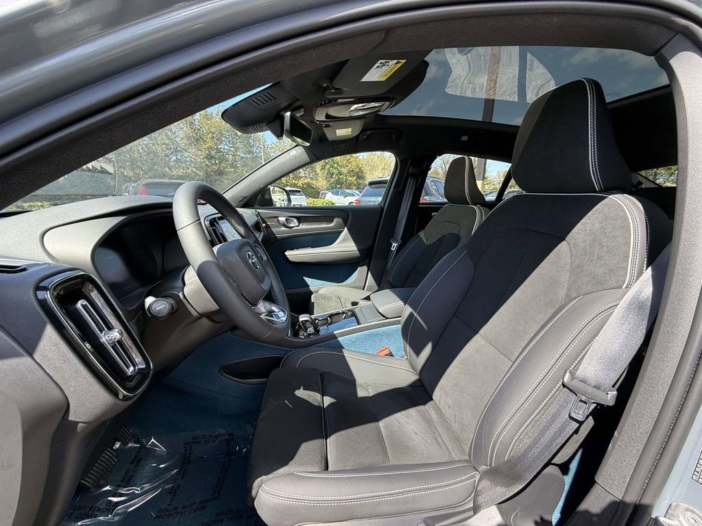 Used 2023 Volvo C40 P8 Recharge Ultimate image 2
